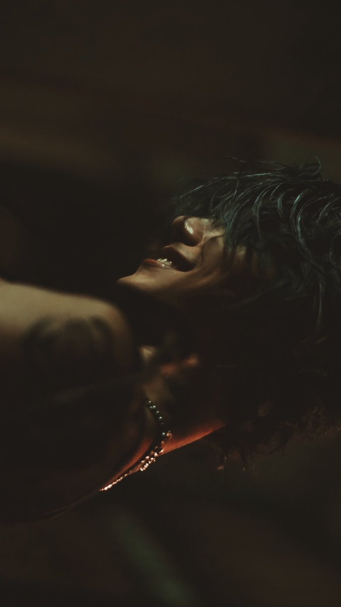 LngNguynMaiLm1's tweet photo. He sees red.
All these boys begging him now to spare their lives, they were all laughing when his poor little prince begged them to stop hurting him.
They should’ve just believed him when he said his love would come to punish them.
Now, it’s too late…
#randomau https://t.co/PwqrUyY3Rv