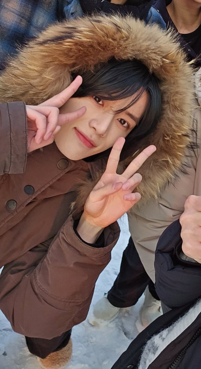 0313boi's tweet photo. 밤아름송이 ㄷ https://t.co/tEcJMUL8Ru