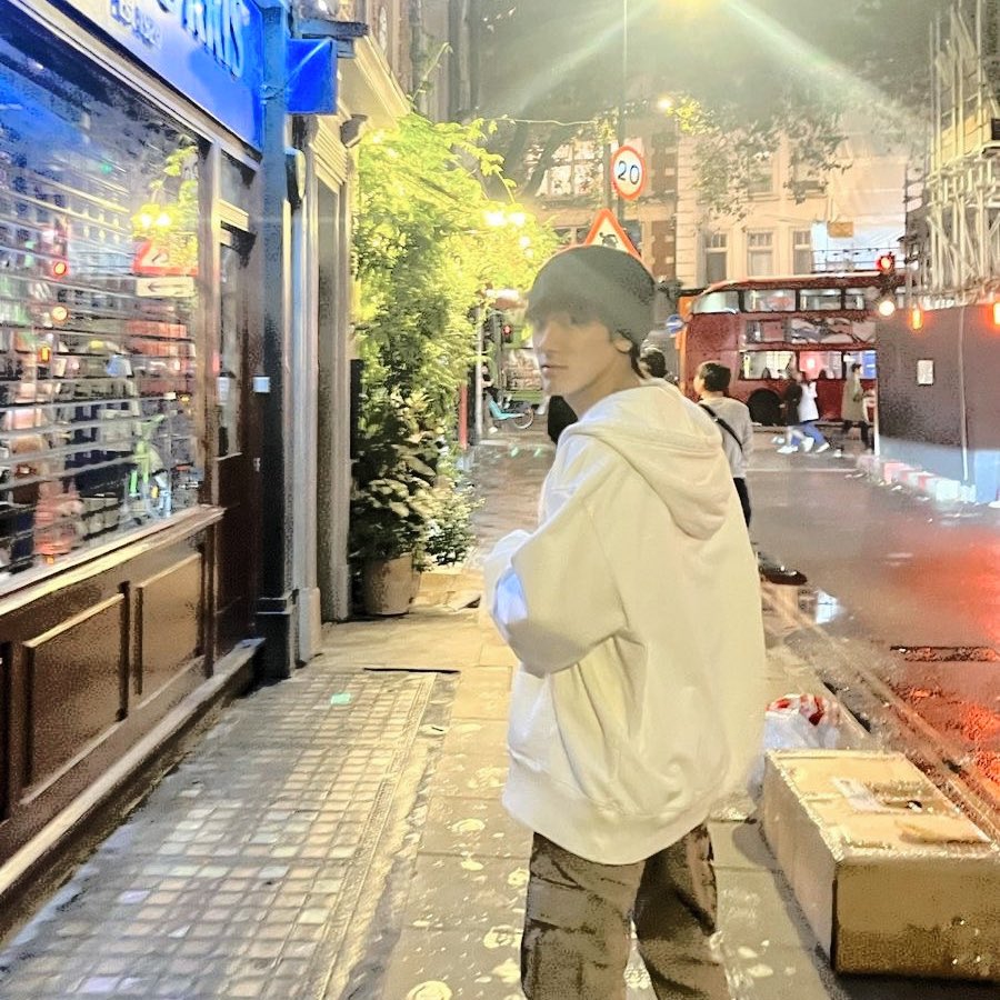 milkydwe's tweet image. ⠀

     〄 lowrisai  SNS  update ( .ᐟ )
     2023년 12월 24일  𖤩  7:55 PM
⠀ ⠀