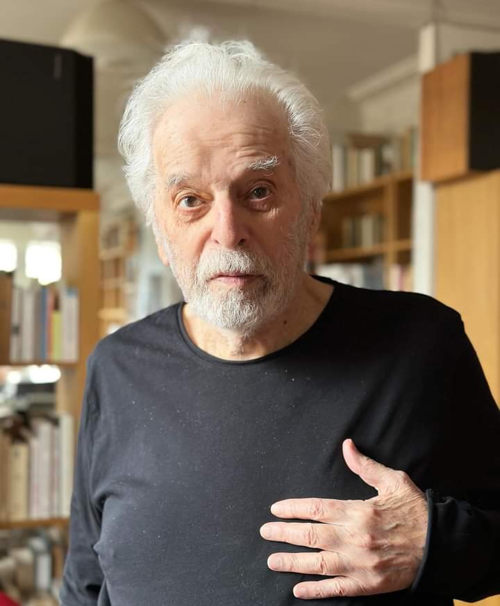 alejodorowsky's tweet photo. Hoy, domingo, 24 de diciembre, día sagrado, convirtámonos todos en Sembradores. 
Escribamos en una tarjeta encerrada en un pequeño sobre que diga SEMILLAS: PAZ, AMOR, PROGRESO MATERIAL, PROGRESO ESPIRITUAL. 
Y lancemos este sobre hasta la calle.
¡Siembra feliz!
Alejandro 
.
photo by @PascaleMJodo