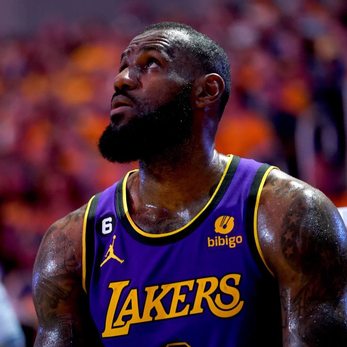 LEBRON JAMES MIT SEINEM BESTEN SPIEL DER AKTUELLEN #NBA SAISON:

40 Punkte
7 Rebounds
7 Assists
2 Steals
2 Blocks
5/5 Dreier

Und das wegen dieser einen Änderung: Die Lakers haben ihn auf der Point Guard Position spielen lassen &amp; D'Angelo Russell kam von der Bank aus 👀