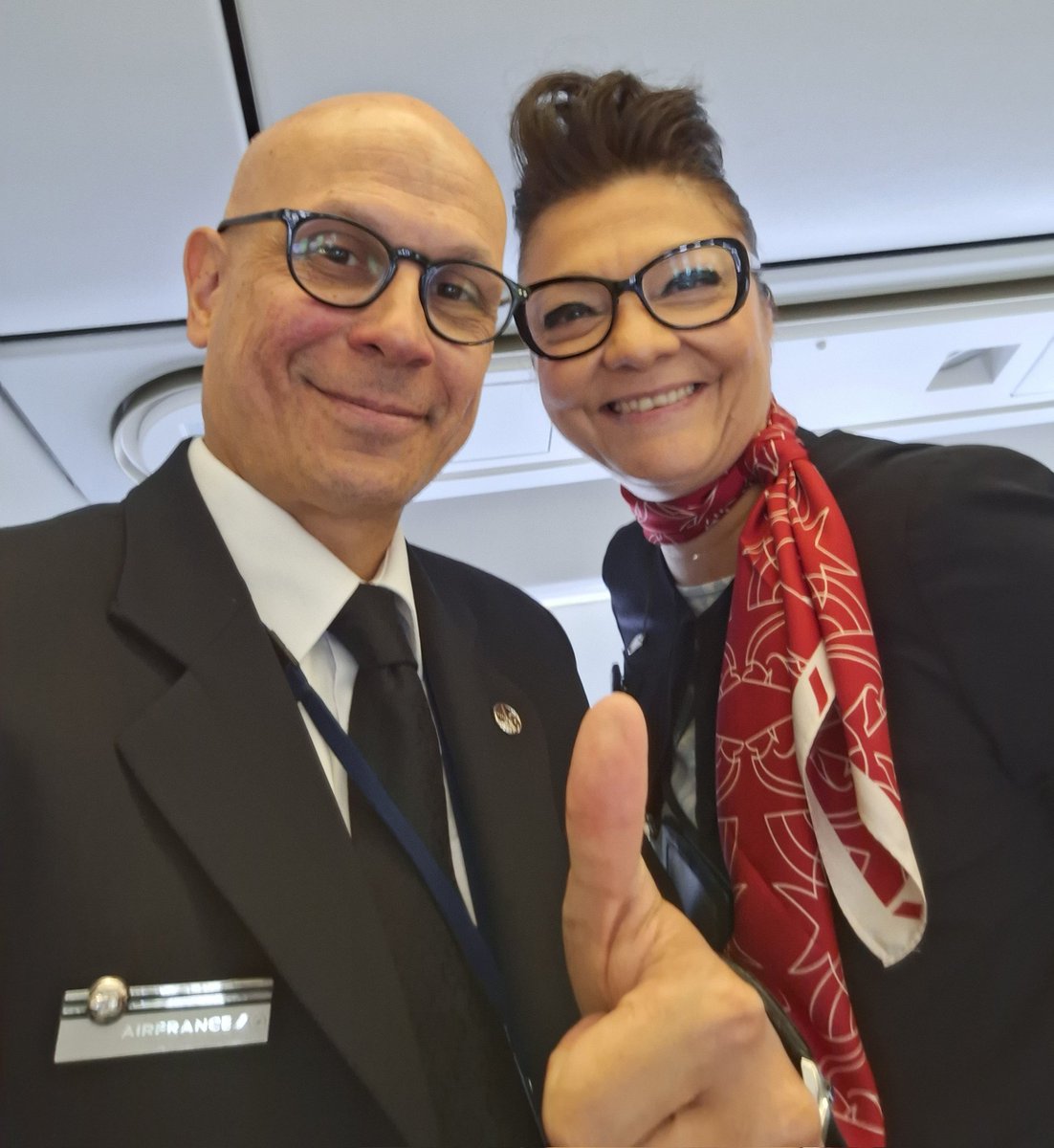 marcleflour's tweet photo. Ravi d'avoir revu @lemiere_karine, alors qu'elle effectue le vol AF072 à destination de LAX, opéré par le @Boeing 777-300ER F-GZNA.
Bon vol, et bonnes fêtes !
#airfrance #fgzna #af072 #b777 #boeing777300ER https://t.co/ZPnuZQ8kq6