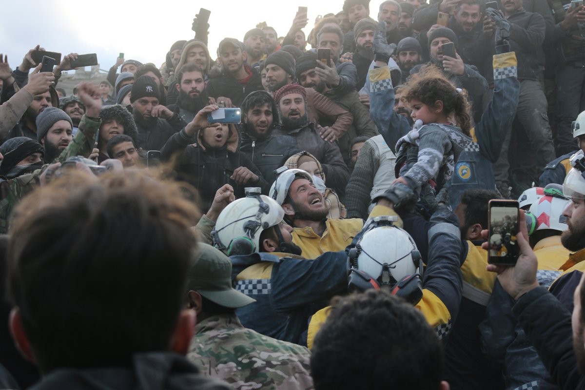 Despite an incredibly challenging year, the White Helmets are committed to doing all they can to restore life &amp; hope to the Syrian people.
As we wrap up this year, we are in awe of their work that gives communities hope for the future ❤️ Support their work whitehelmets.org