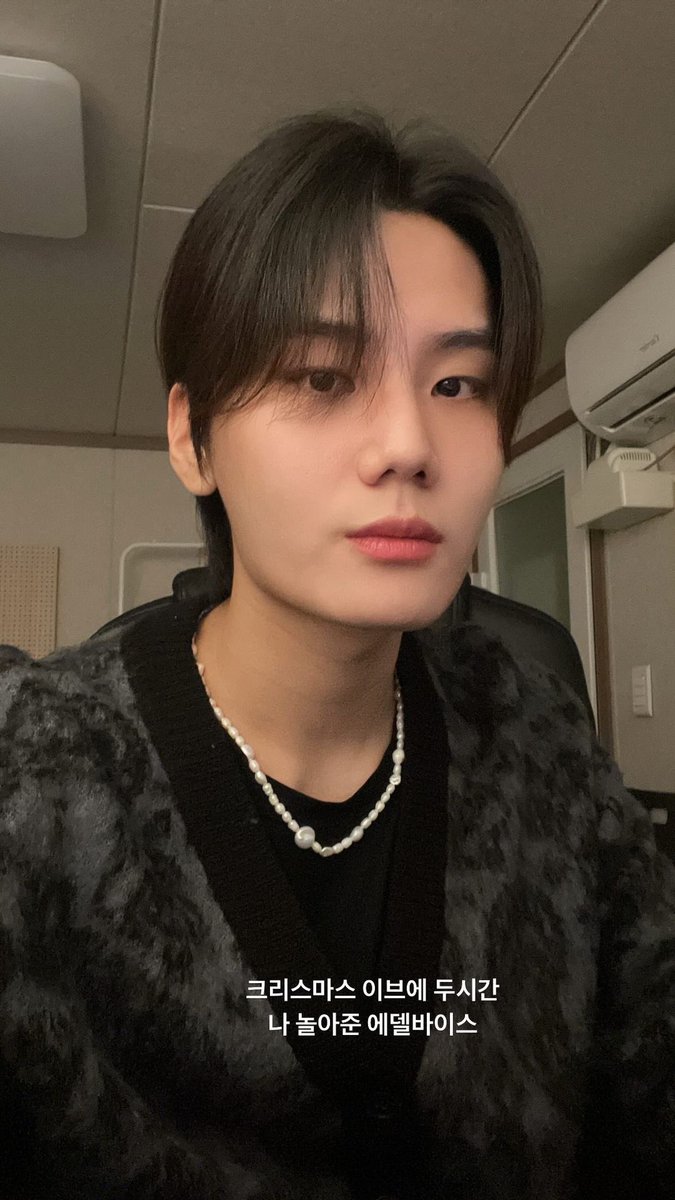 TFNFrance's tweet photo. 📸• 241223 ─ INSTAGRAM

➯ Story de #SIAN :

❝ Les Edelweiss qui ont joué avec moi pendant 2 heures la veille de Noël ❞ 

NDA : story postée après son live de 2h sur Weverse 
_______
Crédits > @/siaaaaan_choi 
#TFN #티에프앤 #SIAN #시안 https://t.co/3Bc0JRMELv