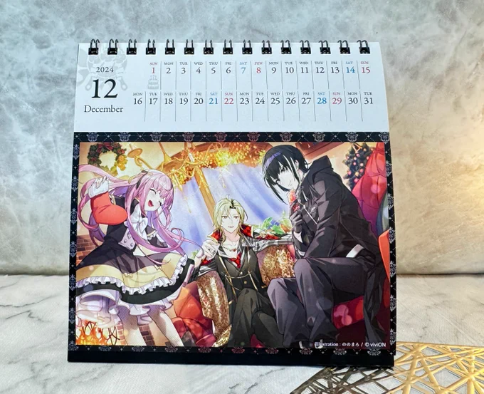 『Clock over ORQUESTA』 12月のイラストを描かせていただきました!  2024年卓上カレンダーにも収録していただいております! サンプル頂戴いたしまして どの月もキラキラしていて素敵です…!  #ClockoverORQUESTA #クロケスタ