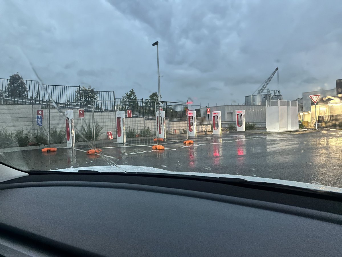 zoppla's tweet photo. Popped by to check out the new @TeslaCharging in Kilmore Vic. Great to see Tesla able to bring 3 on line so quick in time for holidays! https://t.co/eEfYifn0KN