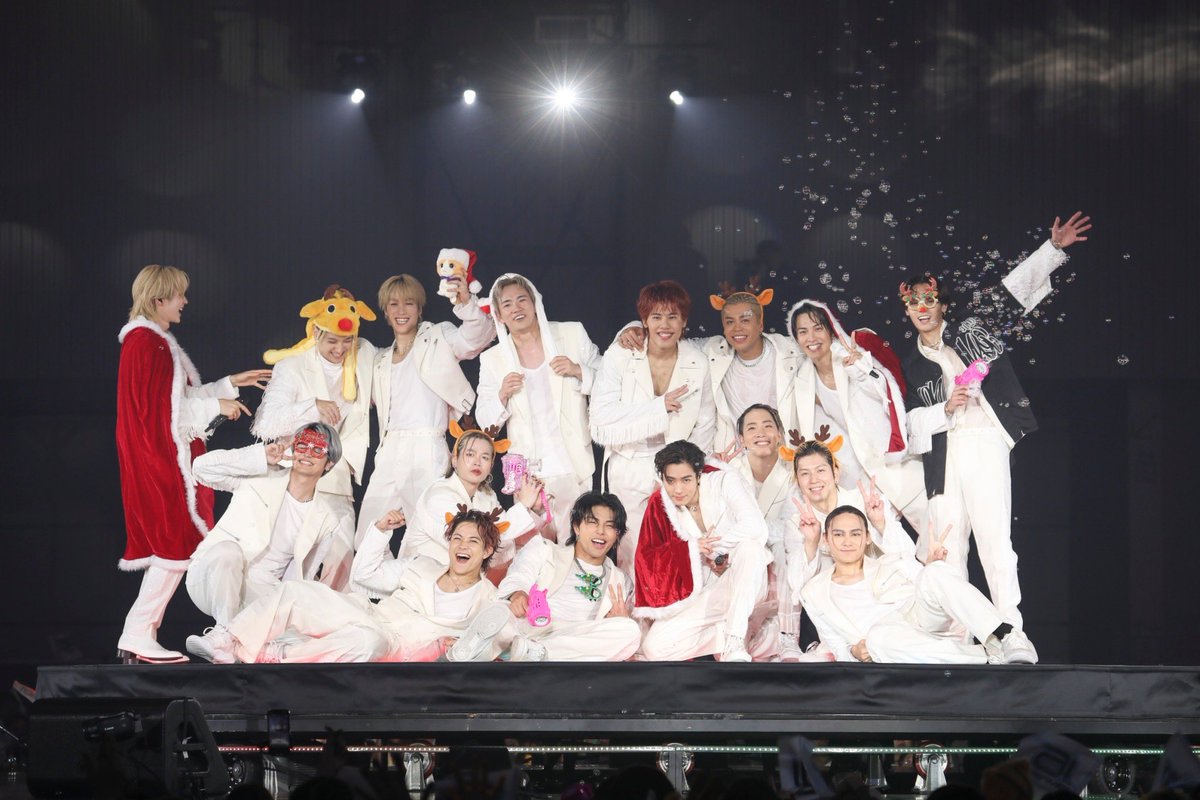therampagefext's tweet photo. THE RAMPAGE LIVE TOUR 2023 "16" NEXT ROUND FINAL🚀🌐💫
全25公演、無事16人で完走することが出来ました😭✨

このツアーで過ごしたRAVERSの皆さんとの時間は僕たちにとって宝物です😋✨

来年のツアーもパワーアップした姿でお会いできるよう日々頑張ります😉🔥

本当にありがとうございました✨✨ https://t.co/rxnrpbMKD6