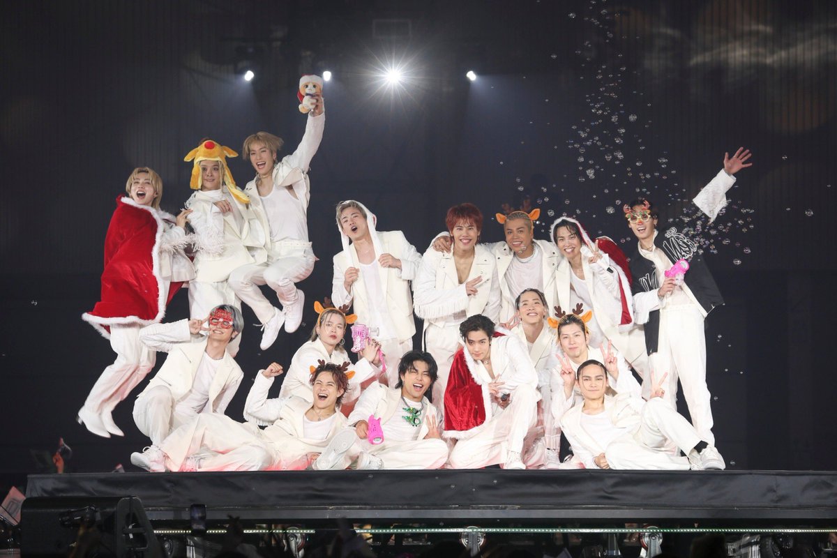 therampagefext's tweet photo. THE RAMPAGE LIVE TOUR 2023 "16" NEXT ROUND FINAL🚀🌐💫
全25公演、無事16人で完走することが出来ました😭✨

このツアーで過ごしたRAVERSの皆さんとの時間は僕たちにとって宝物です😋✨

来年のツアーもパワーアップした姿でお会いできるよう日々頑張ります😉🔥

本当にありがとうございました✨✨ https://t.co/rxnrpbMKD6