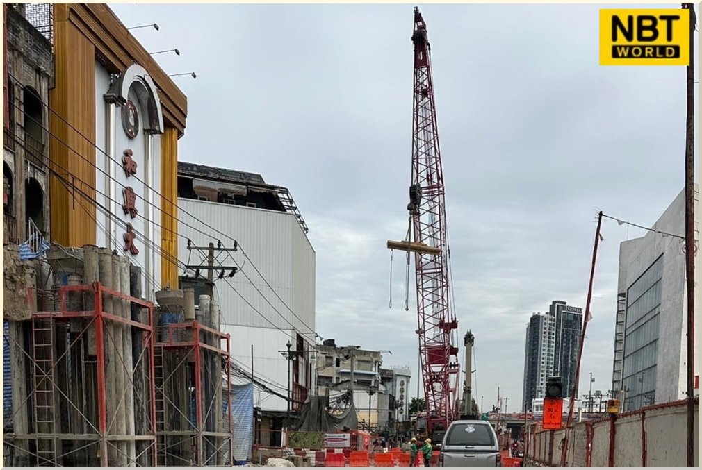 Construction worker dies in crane accident at Bangkok's MRT Purple Line station site (Wong Wian Yai).

See more: Facebook.com/nbtworld

#ConstructionTragedy #MetroAccident #PurpleLineIncident #SafetyFirst #BangkokMetro