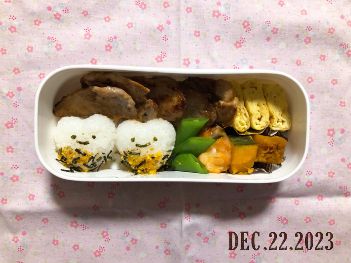 comilona_mm's tweet photo. １２月２２日の娘弁当。
冬至なので南瓜煮物
茹でスナップエンドウ
ハム入り卵焼き
麹漬豚肉
おにぎり

#お弁当記録 #娘弁当 https://t.co/IH2bJg5CLZ