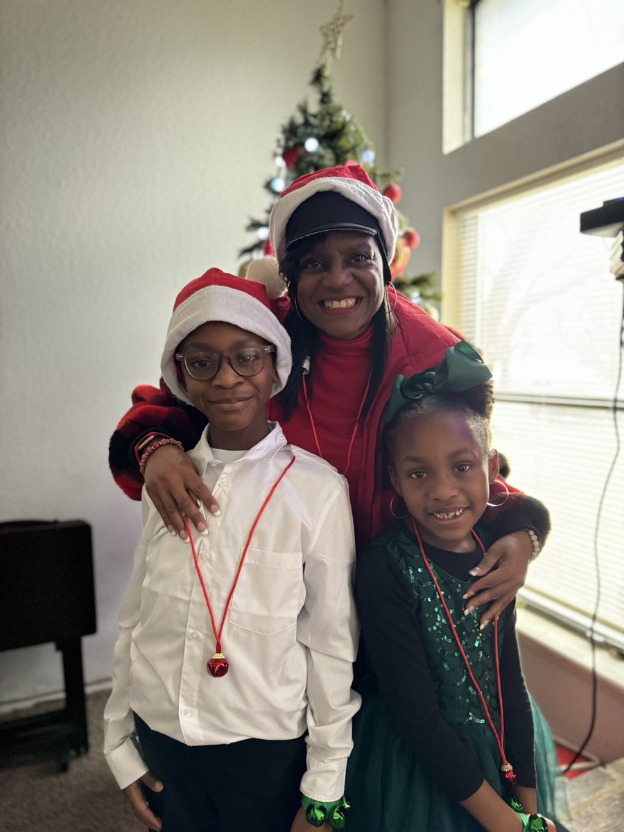Charlottepmgr's tweet photo. Had a wonderful experience Christmas Caroling yesterday #JesusIsTheReason https://t.co/BiBHE7DbCc