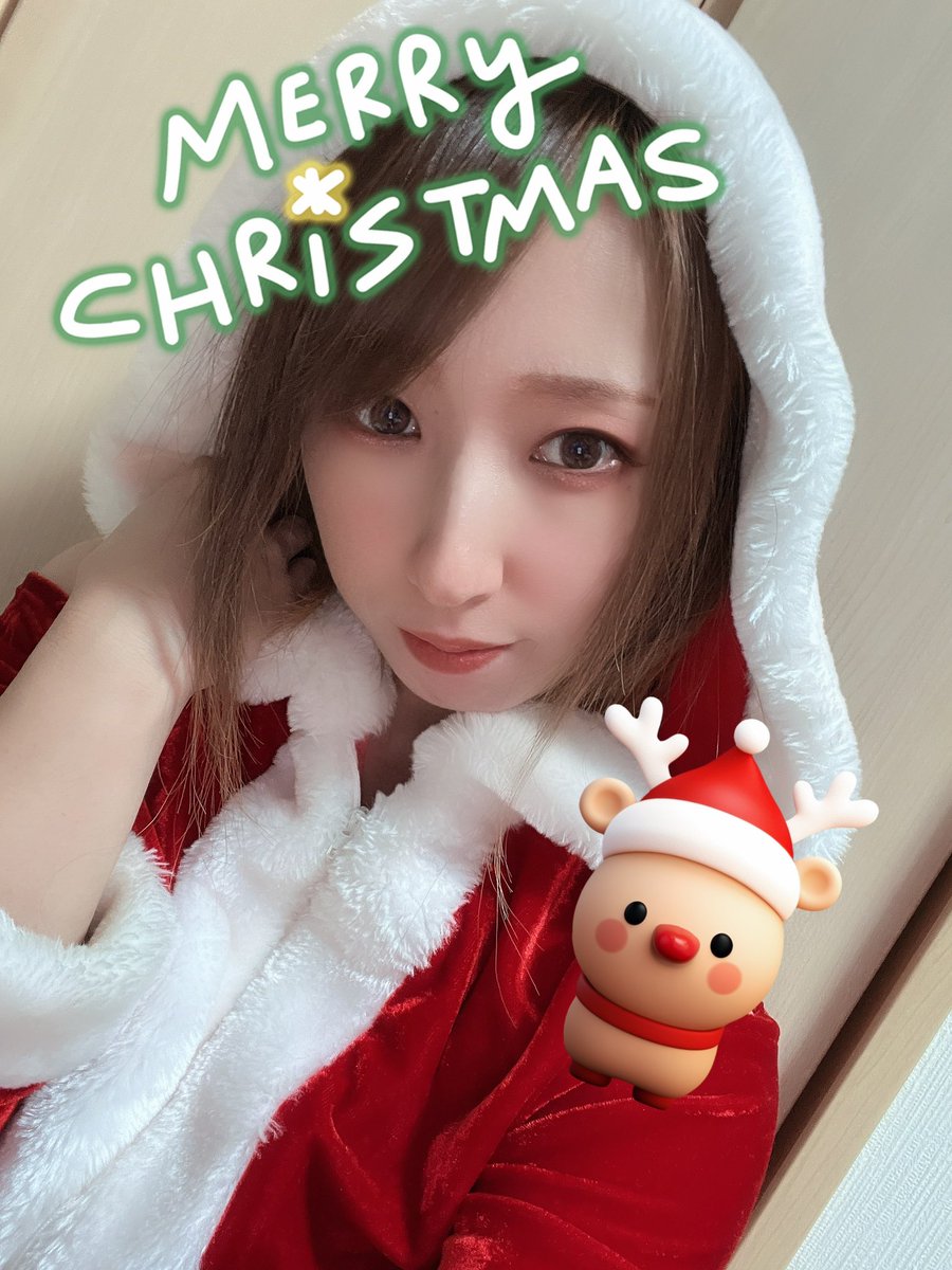 aimi1212am's tweet photo. メリークリスマスー🎄✨
街にはサンタさんがいっぱいだったので私もサンタを引っ張り出してきてクリスマス感を出してみたです！笑
みなさん良きクリスマスを…✨
あいみサンタと茶々丸サンタより愛を込めて…♡♡ https://t.co/AWXC8e0xsc