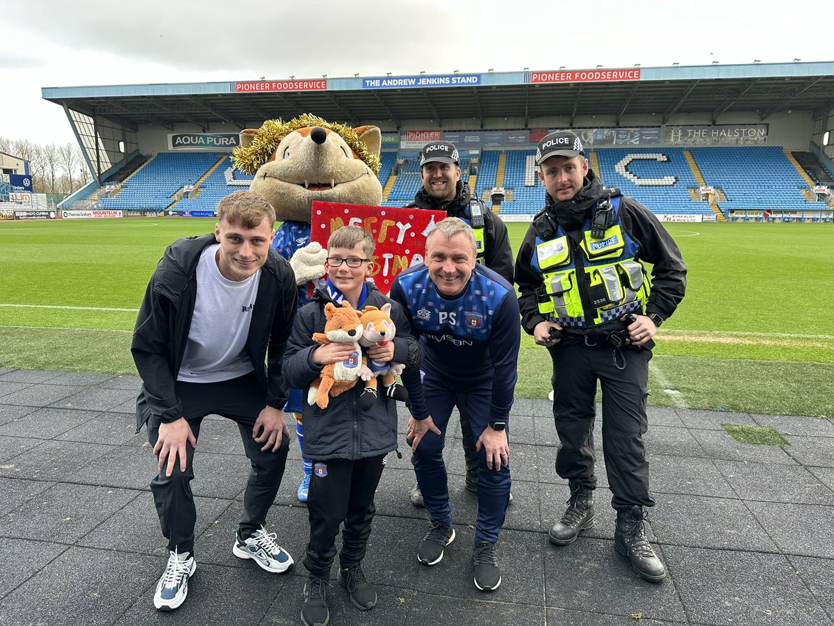 officialcufc's tweet image. 💙💙💙 Rocco and Olga have been reunited! 

Rocco and his family came down to collect Olga from Simmo, Mox and big Olga this morning. 

Huge thank you to the @CumPolCUFC team for their help in collecting Olga! #cufc