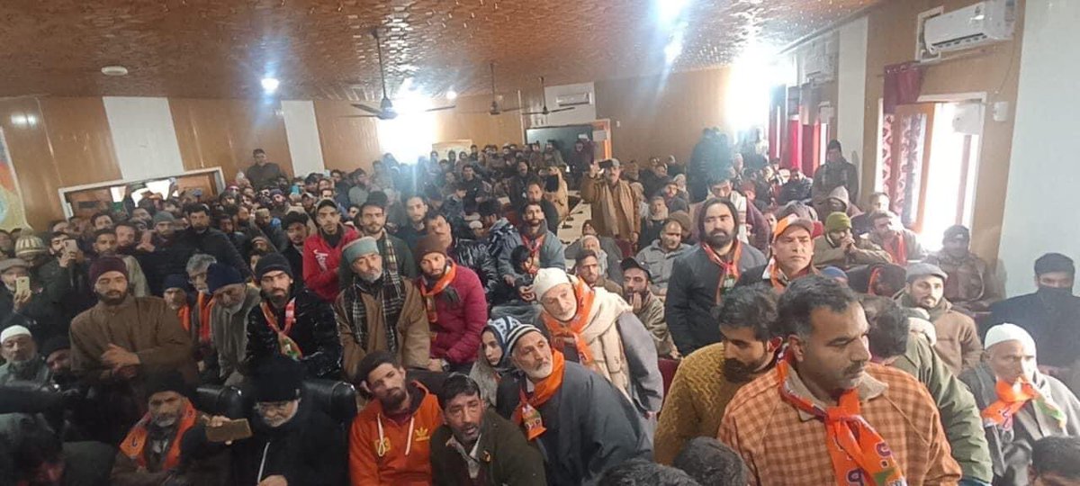 AshokKoul59's tweet photo. Many Prominent Political and Social Activists includibg Jenab Arshad Ahmed Bhat  joined BJP and expressed thier faith in Leadership of PM Narendra Modi ji at Pulwama Town Hall. Also exhorted Party Leaders and Workers to reach out to people in remote areas to strengthen Org. at the ground level.