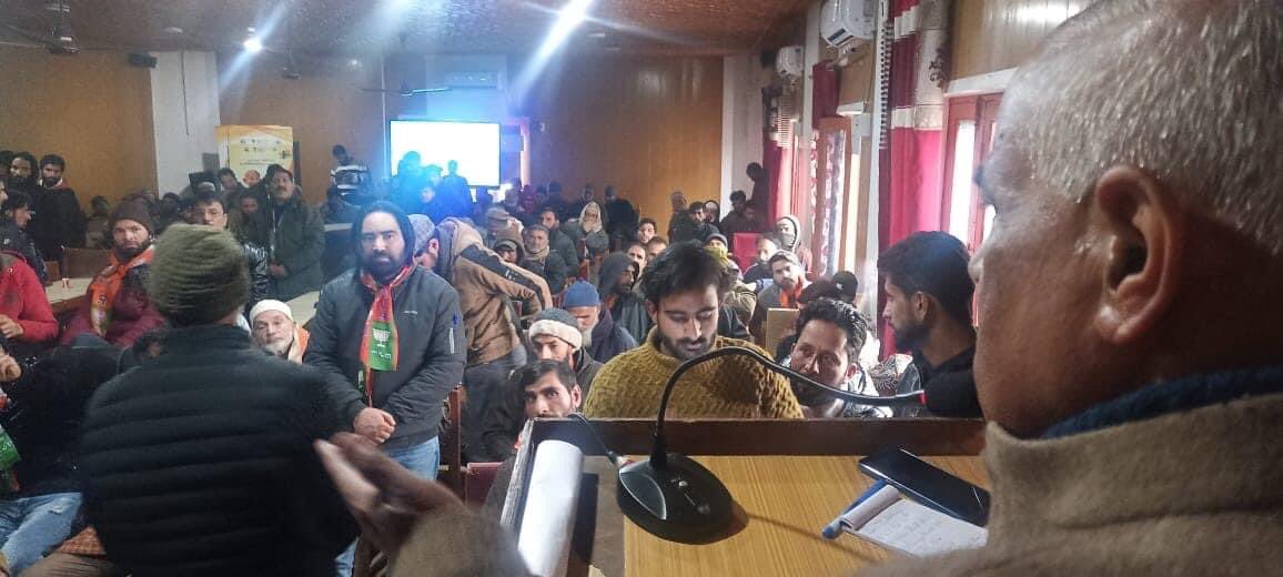 AshokKoul59's tweet photo. Many Prominent Political and Social Activists includibg Jenab Arshad Ahmed Bhat  joined BJP and expressed thier faith in Leadership of PM Narendra Modi ji at Pulwama Town Hall. Also exhorted Party Leaders and Workers to reach out to people in remote areas to strengthen Org. at the ground level.