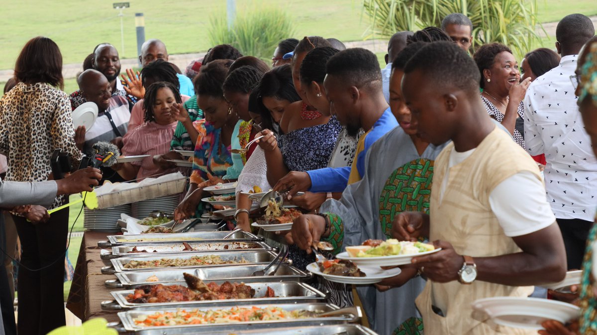 En reconnaissance de la contribution de chacun et de tous pour l’atteinte de notre objectif en Guinee durant l’année 2023, le Directeur Pays <a href="/esindayigaya/">Evariste Sindayigaya</a> a réuni,les jeunes nouvellement constitués dans le Youth Advisor Panel et le staff de <a href="/planguinee/">Plan International Guinée</a> autour d’un repas festif