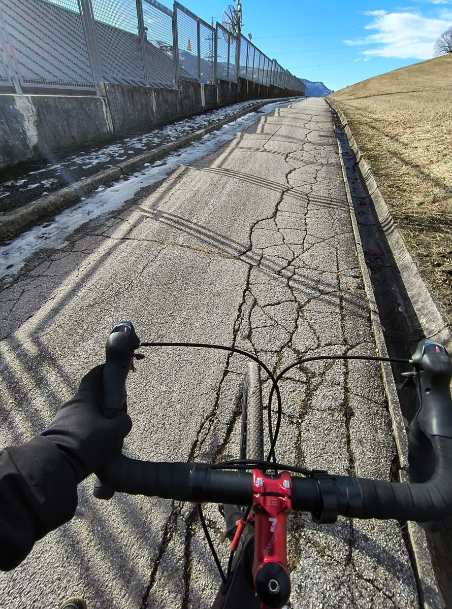 Stesso posto a dieci giorni di distanza, caldo assurdo a 1200 metri slm, sulle dolomiti. Ma continuate a dire che la #ClimateEmergency non esiste, mi raccomando.