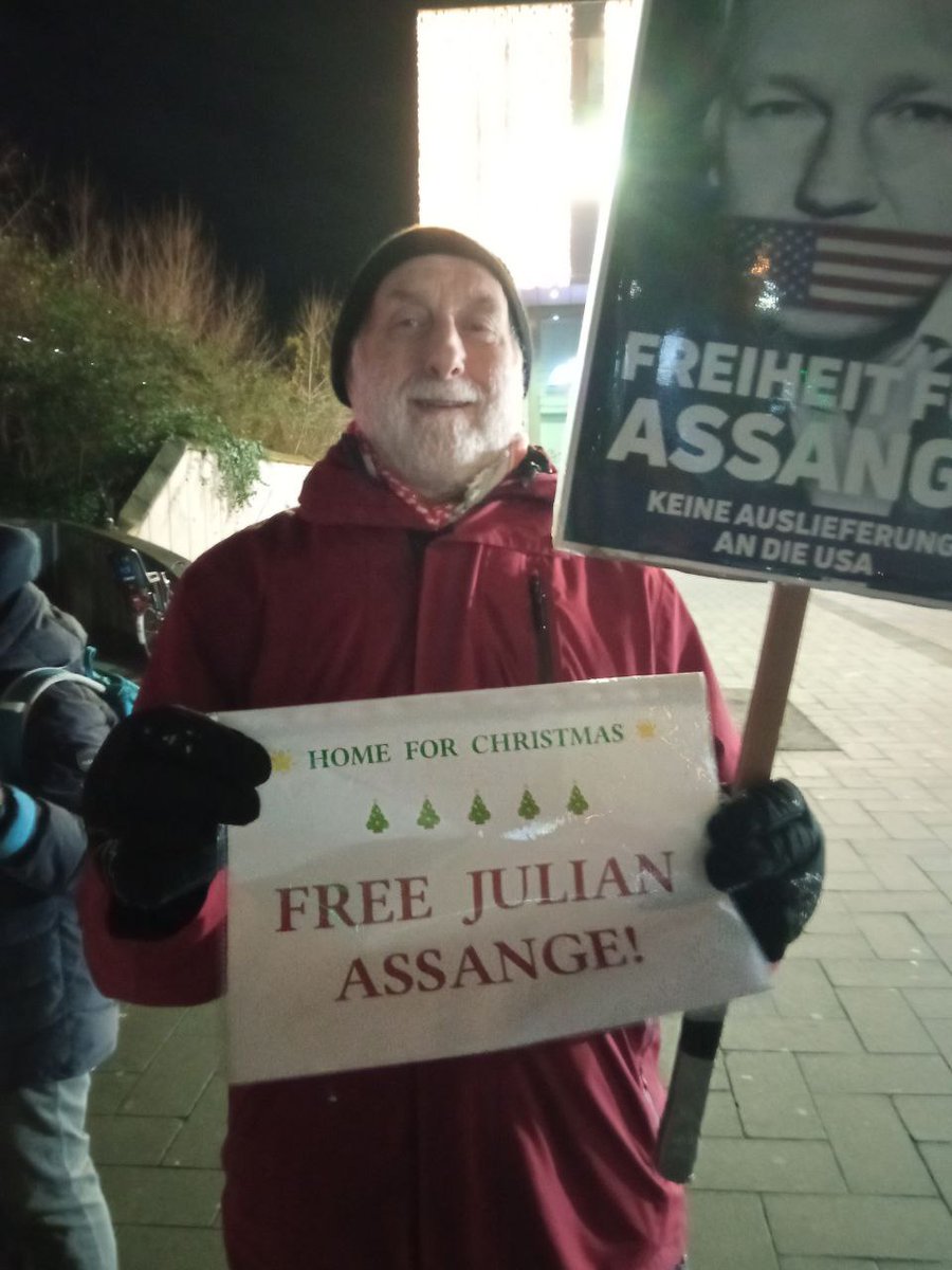 FreeAssange_eu's tweet photo. #Home4Christmas
#FreeAssange
#FreeAssangeNOW https://t.co/nctTS4FwXX