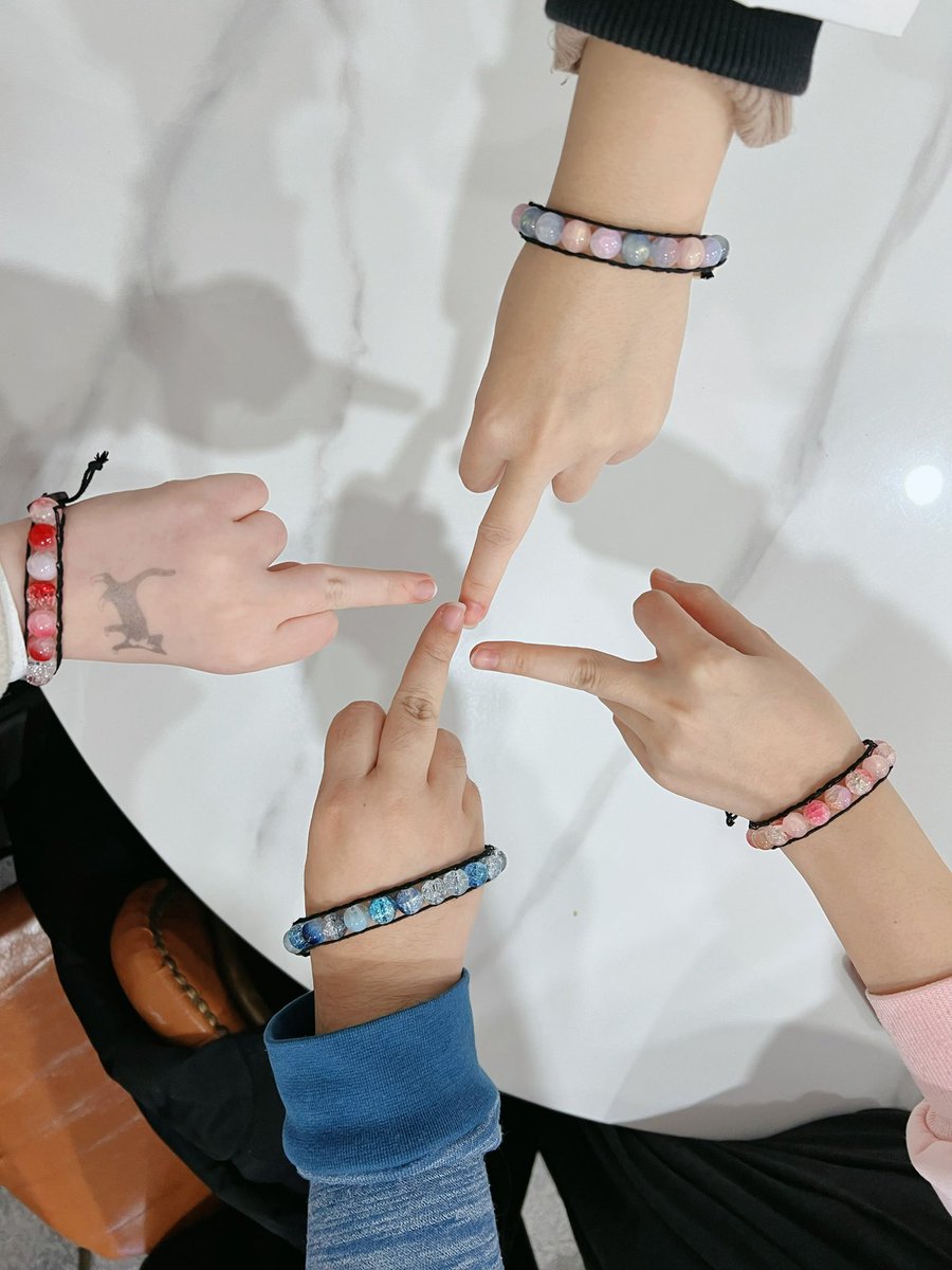 ayoooooo
@/neko
<a href="/snowfl_exe/">snowflexe</a> 
<a href="/Liqi_Psychi/">Liqi_Psychí</a>