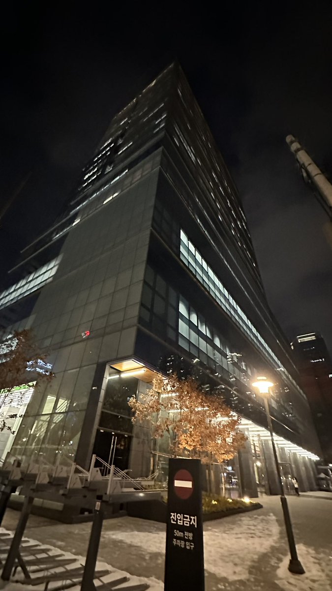 shinkaimakoto's tweet photo. 大好きなアーティストの方々と、ここでお話しする機会をいただきました！感動で震えました、、、素敵だったなあ。詳細はまたいつかご報告いたします！ https://t.co/dzfxnpgj1s