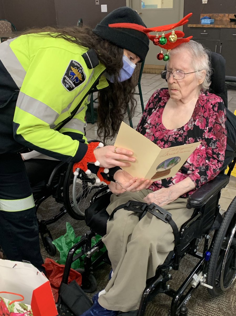 SantaToSeniors's tweet photo. A beautiful moment as Elf Gabby reads a Christmas card to one of our oldest kids -a centenarian- on this year’s Wish List! 🫶 https://t.co/Ne7wF7XN4O