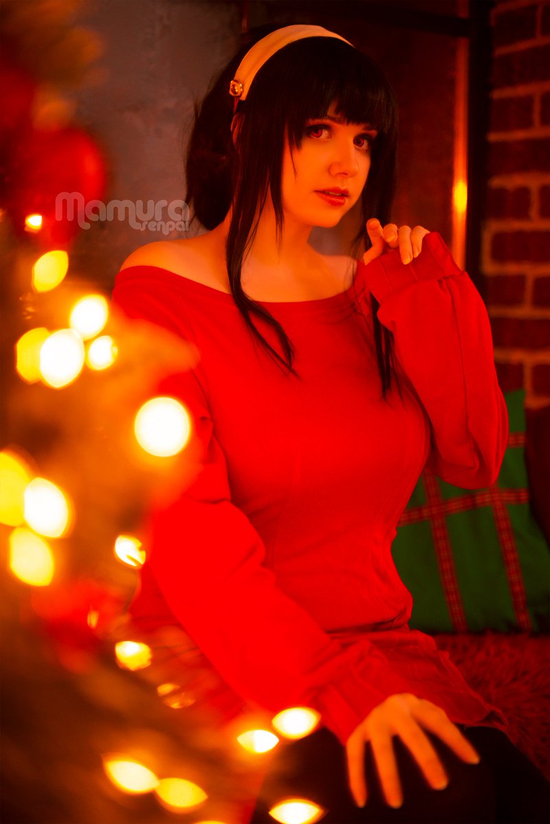 mamura_senpai_'s tweet image. Merry Christmas Eve!🎄
 I hope you will like this Christmas backstage video of Yor with &quot;SpyxFamily&quot; OP -  &quot;Kura Kura&quot; by Ado. Check this song here: lnk.to/kurakura_en

#yorforger #SPYxFamily #SPYxFAMILYcosplay #kurakurasf #ado