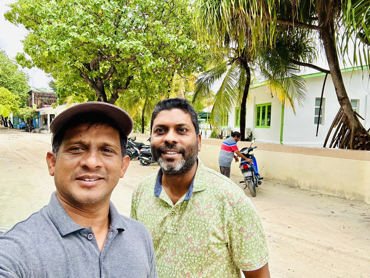 musthausim's tweet photo. Privileged to meet @AbdhullahRafiu Minister of Sports. Grateful for discussions on enhancing sports and recreation in our community. As #DhangethiCouncil's SG, eager to transform these talks into impactful initiatives for resident well-being.  @MoSFR_mv @adhdhangethi https://t.co/CXXPBjOfZX