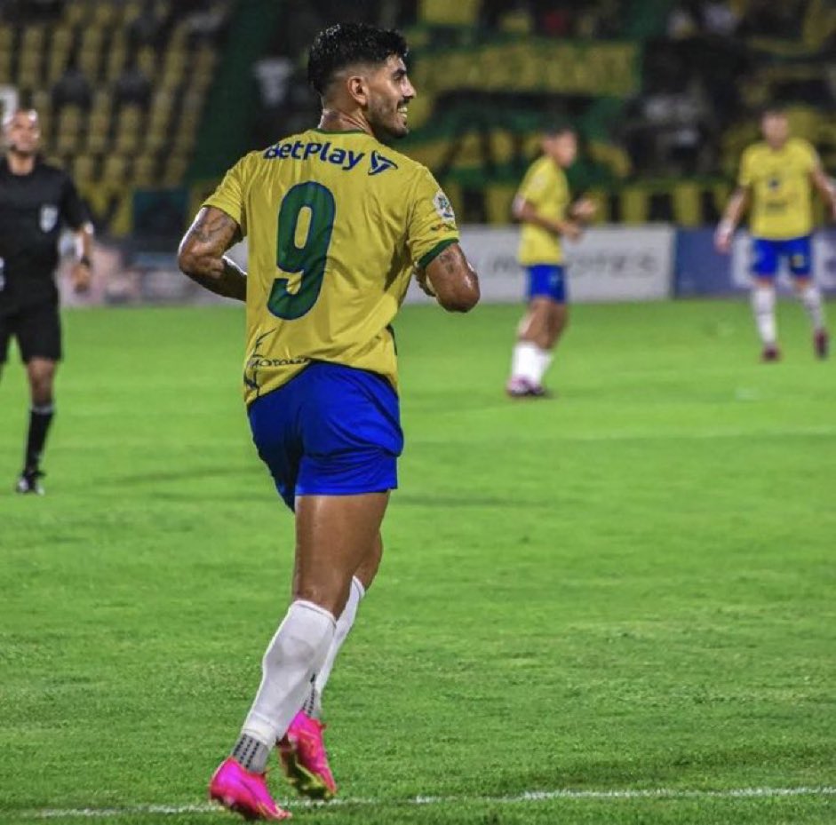 🚨 Deportivo Pereira está cerca de cerrar la contratación del delantero Santiago Gomez 🇦🇷. 

Ya hay acuerdo en valores y trabajan en la forma de pago con Excursionista, club dueño de sus derechos económicos.