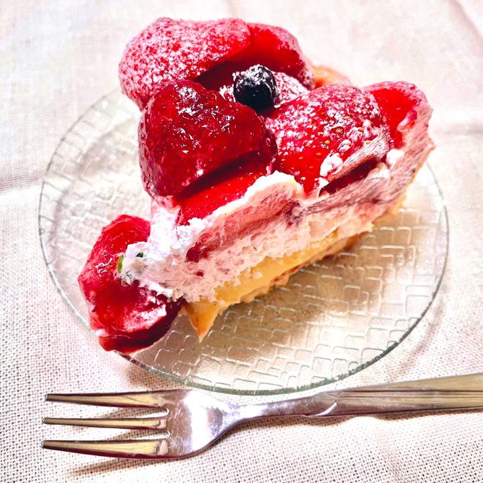 予約してたケーキ美味しかった… 