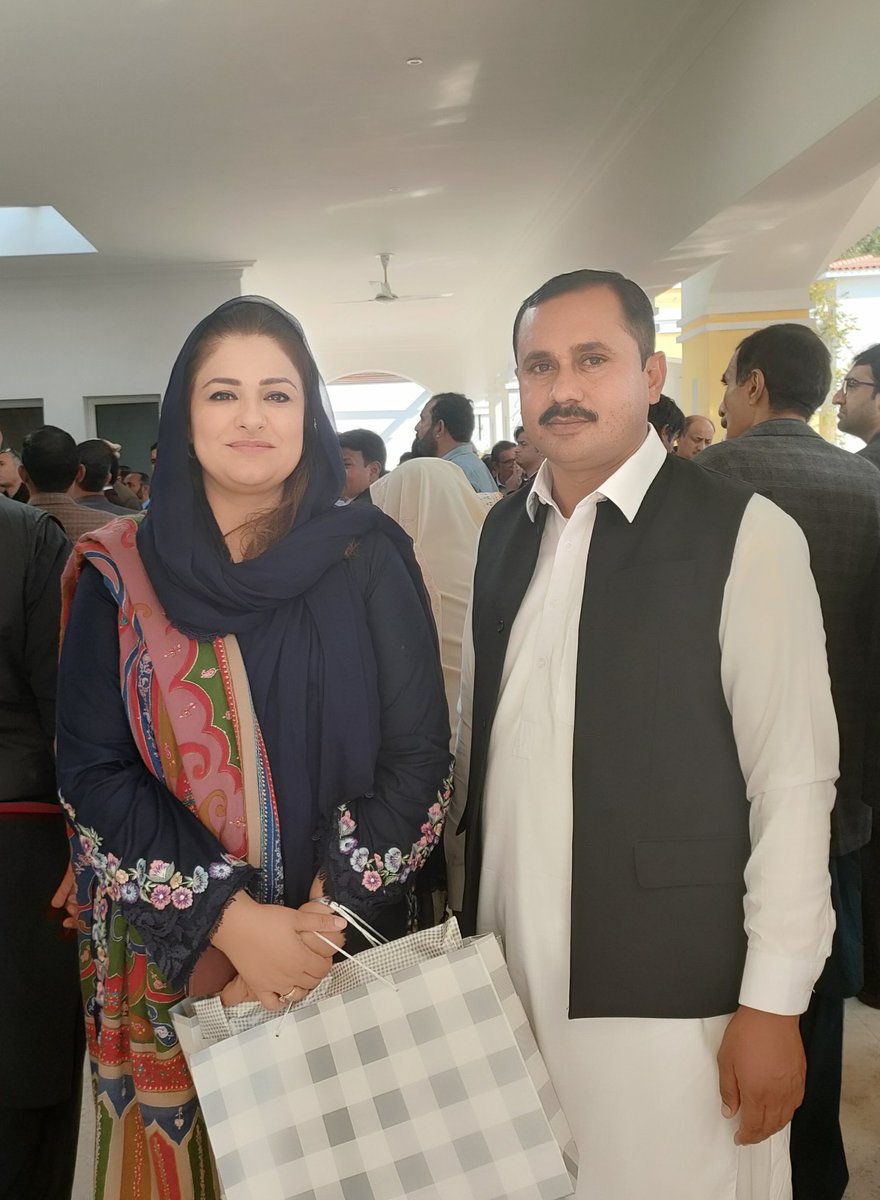 AAZIZ_5's tweet photo. فخر رحیم یار خان محترمہ @ZebJaffarPk صاحبہ کو ہمیشہ لیڈر شپ کا اعتماد حاصل رہا جو زیب جعفر صاحبہ کی پارٹی سے مخلصی ، وفاداری کا ثبوت ہے۔
#Congratulations_ @ZebJaffarPk
ضلعی انفارمیشن سیکرٹری یوتھ میڈیا ٹیم رحیم یار خان https://t.co/TDRg9bKf7l