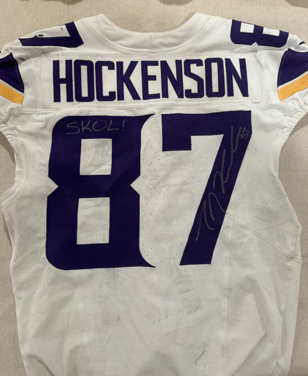 🚨 GIVEAWAY ALERT 🚨 Time to get @TheeHOCK8 to the Pro Bowl! Every RT on this post is a #ProBowlVote and gives you a chance to win an Autographed Game-Worn Jersey. This giveaway is not sponsored, endorsed, or administered by X. By entering, you also confirm that you are 18…