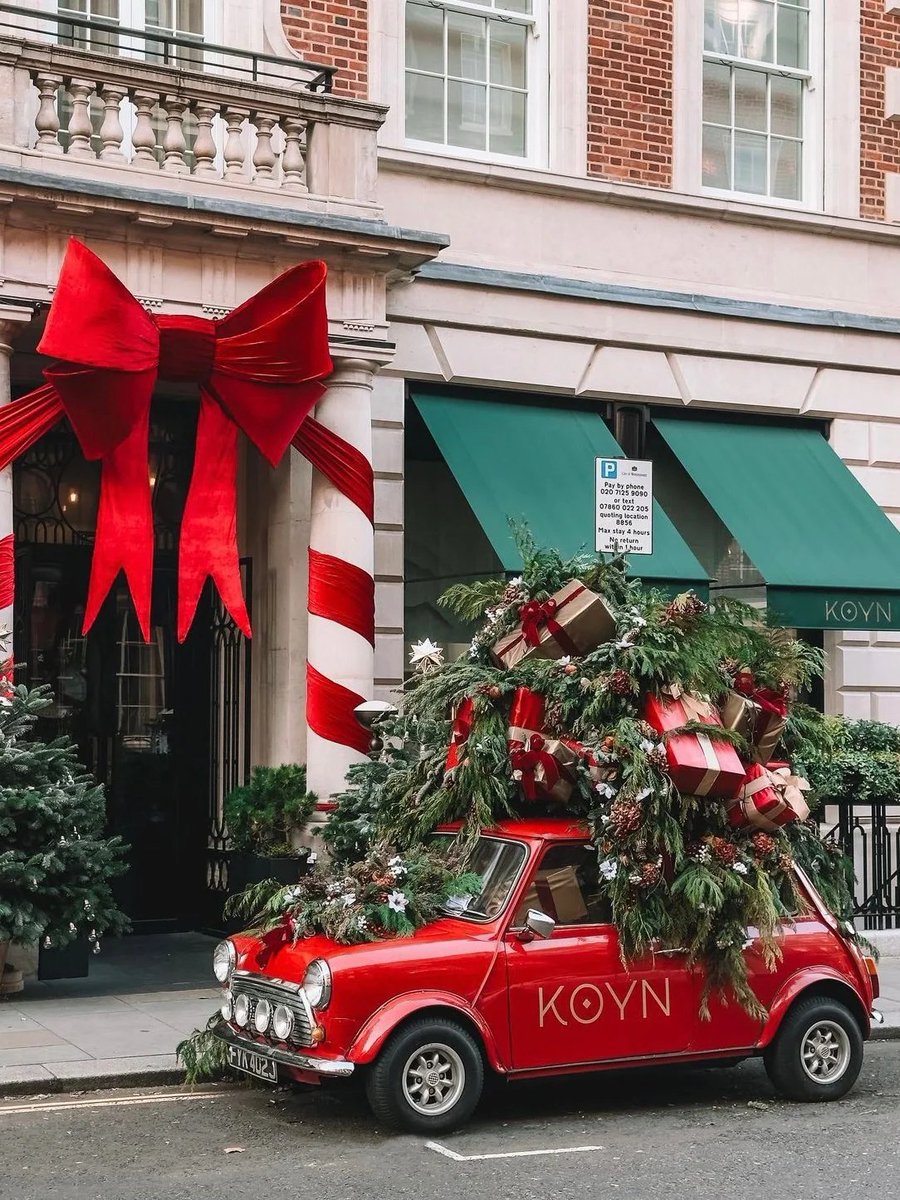 adac6ei3mo's tweet photo. The streets of London are filled with a delightful Christmas atmosphere 🎁🎄🎊🥳🎄🎁🎉🍾🥳🎈🎄🎊🎁🎉🍾🥳🎄🎊 https://t.co/fNj4eQ1cVV