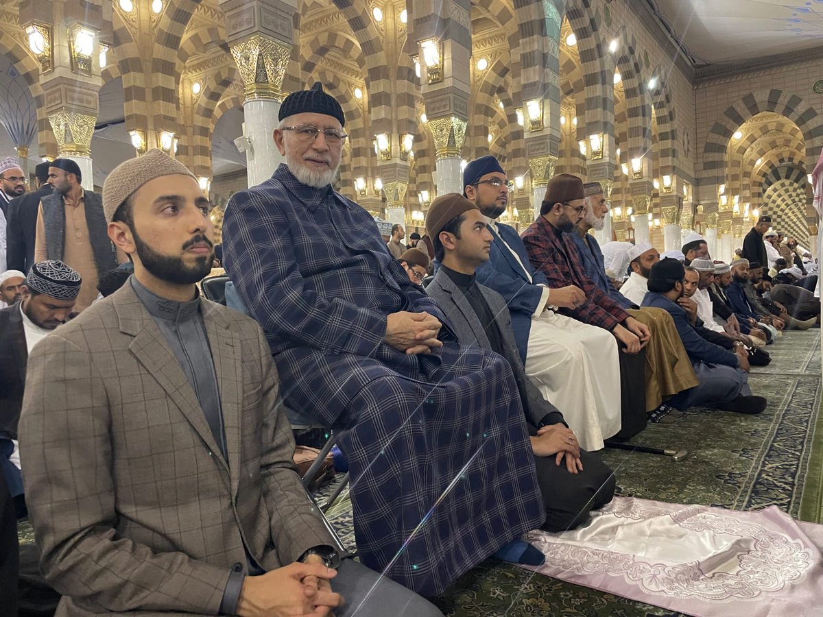 DrHussainQadri's tweet photo. مدینۃ المنورۃ: صدر منہاج القرآن انٹرنیشنل پروفیسر ڈاکٹر حسین محی الدین قادری کی شیخ الاسلام ڈاکٹر محمد طاہرالقادری دامت برکاتہم العالیہ کے ہمراہ مسجد نبوی شریف میں نماز کی ادائیگی، اس موقع پر چیئرمین سپریم کونسل منہاج القرآن انٹرنیشنل ڈاکٹر حسن محی الدین قادری، صاحبزادہ شیخ حماد مصطفیٰ المدنی القادری اور صاحبزادہ شیخ احمد مصطفیٰ العربی القادری بھی ہمراہ ہیں۔