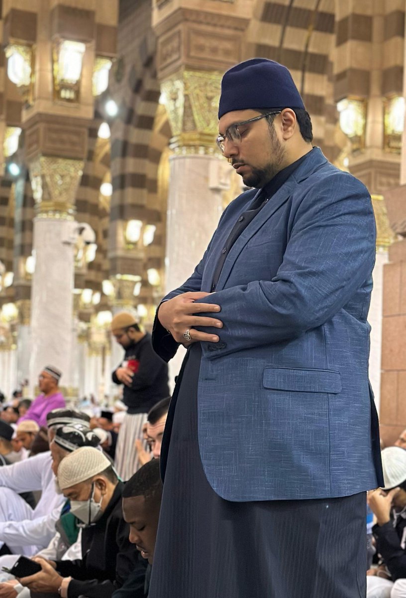 DrHussainQadri's tweet photo. مدینۃ المنورۃ: صدر منہاج القرآن انٹرنیشنل پروفیسر ڈاکٹر حسین محی الدین قادری کی شیخ الاسلام ڈاکٹر محمد طاہرالقادری دامت برکاتہم العالیہ کے ہمراہ مسجد نبوی شریف میں نماز کی ادائیگی، اس موقع پر چیئرمین سپریم کونسل منہاج القرآن انٹرنیشنل ڈاکٹر حسن محی الدین قادری، صاحبزادہ شیخ حماد مصطفیٰ المدنی القادری اور صاحبزادہ شیخ احمد مصطفیٰ العربی القادری بھی ہمراہ ہیں۔