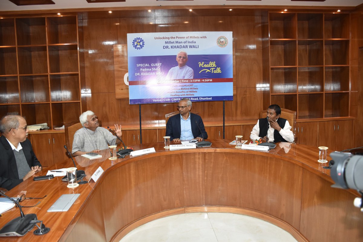 CIMFR_CSIR's tweet photo. Embrace the Power of #Millets!
Renowned 'Millet Man of India,' Padma Shri Dr. Khadar Wali, illuminated the significance of millets in fostering health at CSIR-CIMFR. His insights sparked a paradigm shift towards embracing traditional Indian food habits for better well-being. https://t.co/lqvjnWtJYY