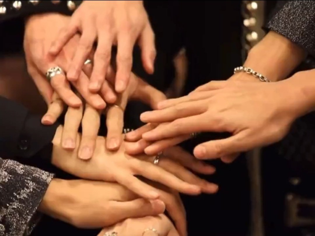 심지어 감쌌다는점에서 카뎸러 기절함 (맨아래 2개