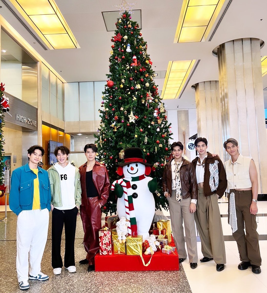 🌲May your wish list come true. Merry Xmas!

#Twinstheseries
#สลับรักนักลูกยาง
#Lovemediathailand
#Ch3Thailand
#Gagaoolala