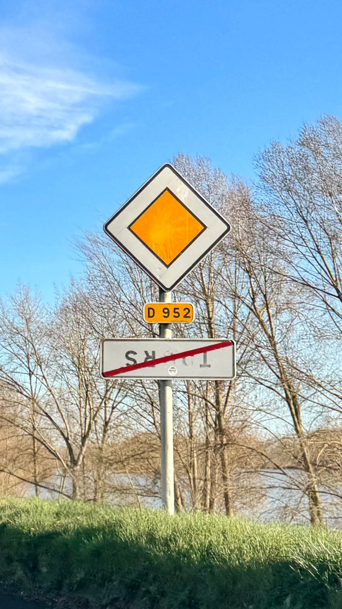 alanjay's tweet image. Upside down