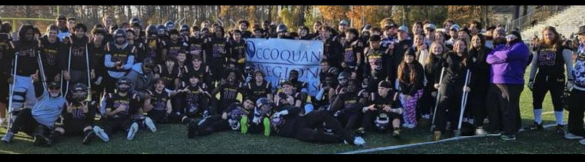 Wishing everyone a safe and happy holiday season from our football family. 🎅  ⛄️ ❄️ 🎄 🏈 ❤️