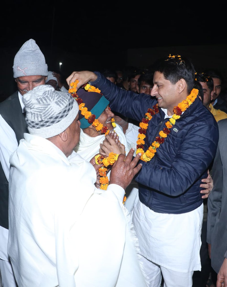 gujjar_dhand's tweet photo. बुजुर्गों का सम्मान युवाओं का मान भाई दीपेंद्र सिंह हुड्डा जी का मेरे निवास स्थान पर पहुंचने पर दिल की गहराइयों से धन्यवाद
@DeependerSHooda https://t.co/PEfgn8emQO