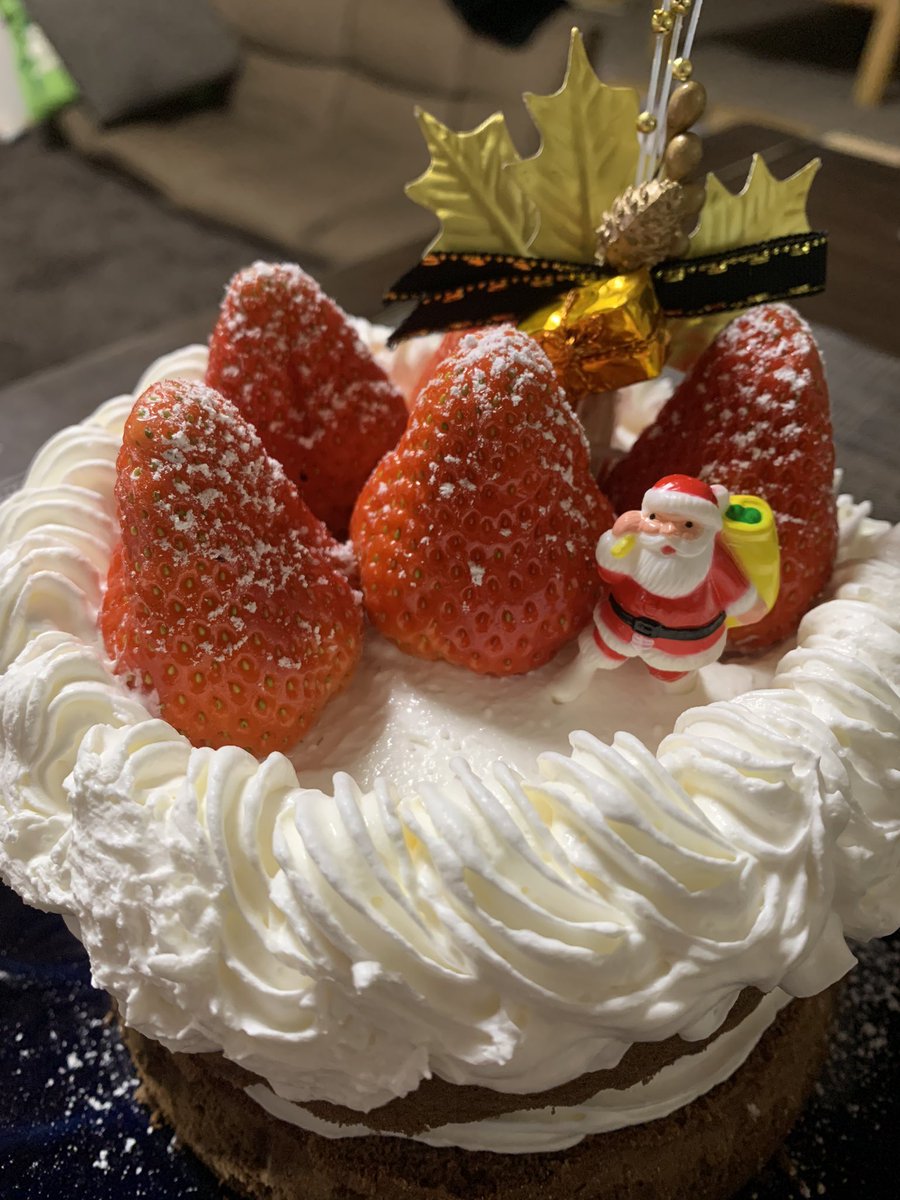 This year’s Christmas cake.

It’s very difficult to make it for me 😅

#japanese 
#MerryChristmas 
#japanesehomecooking 
#homemade