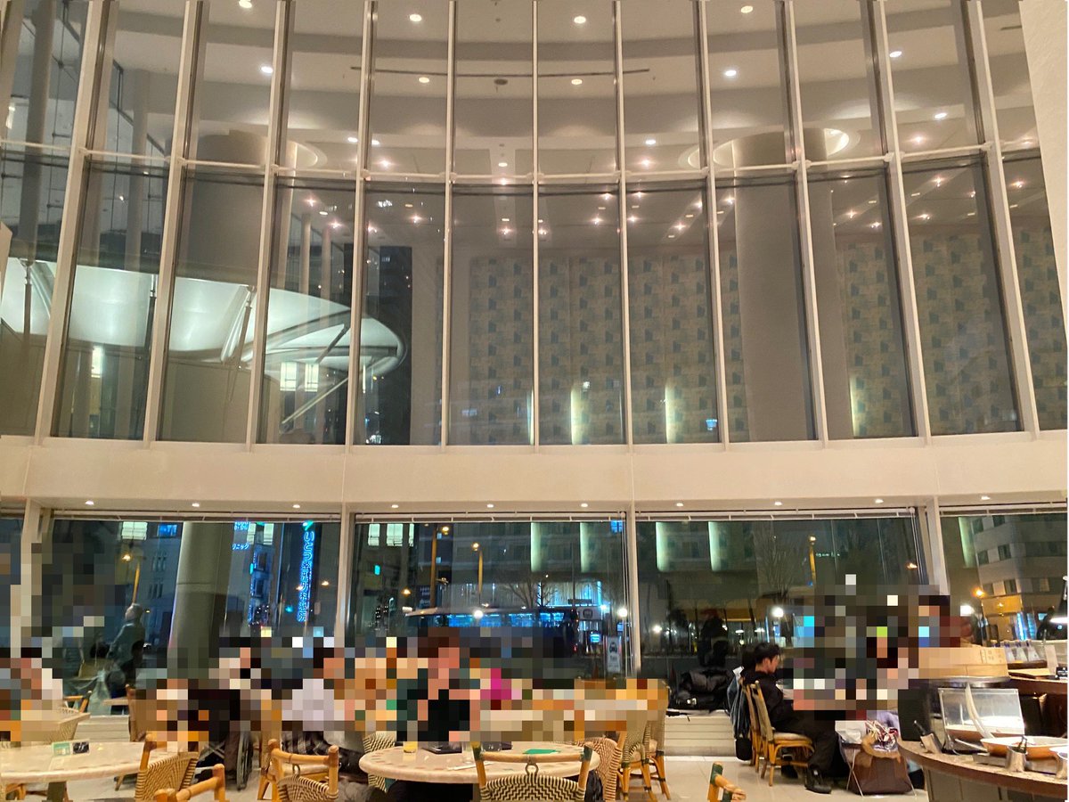 rinzu0518's tweet photo. 今年はクリスマスイヴ🎄日曜でしたが、天井の高い広い空間の夜のHAPUNA。
最初しか写真撮らなかった、料理の種類多く全部制覇出来ませんでした。
#HAPUNA https://t.co/kDJGKnIhGo
