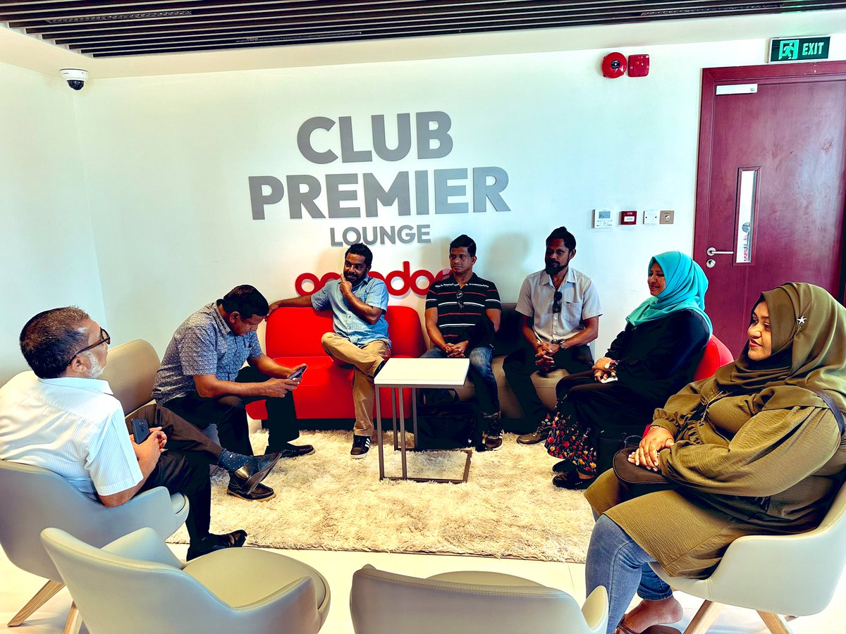 musthausim's tweet photo. Had a fruitful meeting with @OoredooMaldives . Deliberations centered on soliciting support for the forthcoming #DhangethiWaterThemePark development. Eager to advance and ensure the success of this captivating project.  @adhdhangethi @LGANews @presidencymv https://t.co/nyzctzoqfd