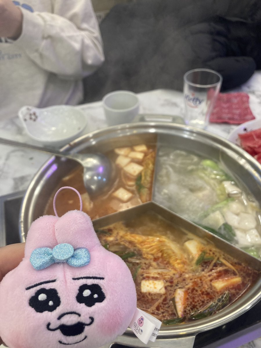 저도 최애소스 공유해봅니다...

마장+ 다진 파+다진 마늘+ 삭힌두부+부추소스+고수 많이+로깐 고추 많이+설탕
-> 그냥 혀가 호강하는 맛

차애소스
간마늘+소금+참기름+간장+파+설탕
-> 최애랑 차애랑 한번씩 왔다갔다하면 끝.장남