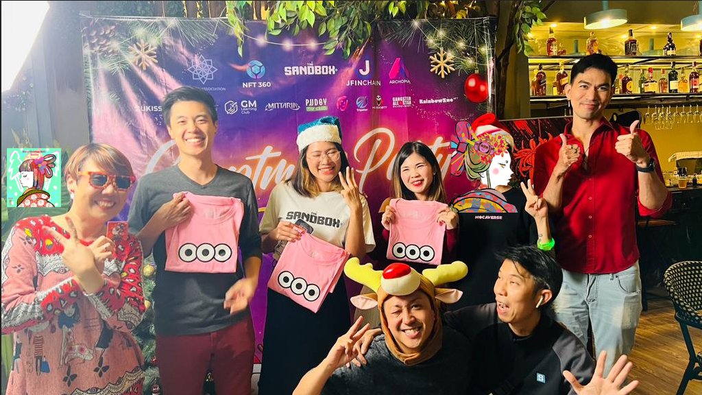 ZeethaSittha's tweet photo. I met a lot of lovely Thai Web3 community people in #CryptmasParty last night, and I'm always glad to see my friends connect and build bonds. Thank you for the very last moment of 2023. It was wonderful meeting you all.
And I love you to the moon my #NEOGang🌕🎄#SandFamTH #MocaTH https://t.co/zSgLVt7Ypf