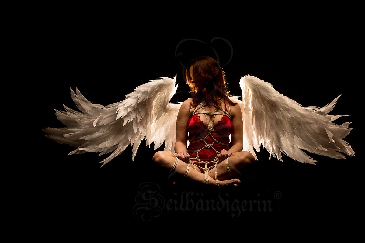 seilbandigerin's tweet photo. Einen wunderschönen Nachmittag ich lass euch mal an unserer Bescherung teil haben.
Mein Engelchen 👼 unser Fotograf 📸 und ich 🧵wünschen euch allen von Herzen schöne Festtage.💌🎄
Genießt die Zeit und euch.🤗
Euer #Seilchen https://t.co/1D0UEfJHQJ