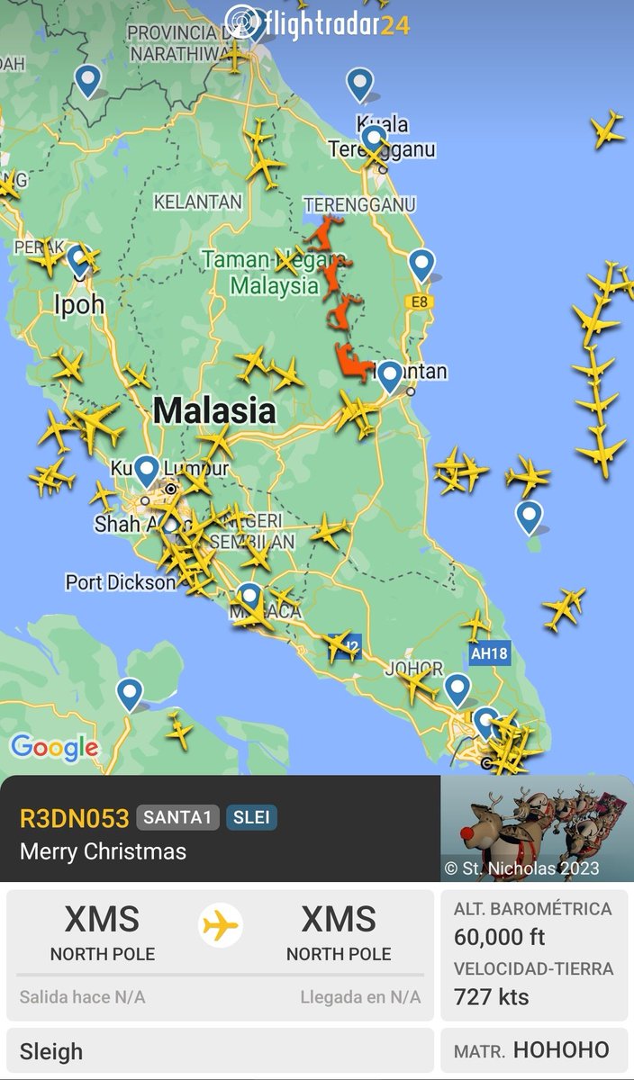 Maruxshe's tweet photo. Not el flight radar enseñando por dónde va Papá Noel 😭 El número de vuelo siendo R3DN053 y la matrícula HOHOHO 😭😭😭 https://t.co/ms7bLuKXBs