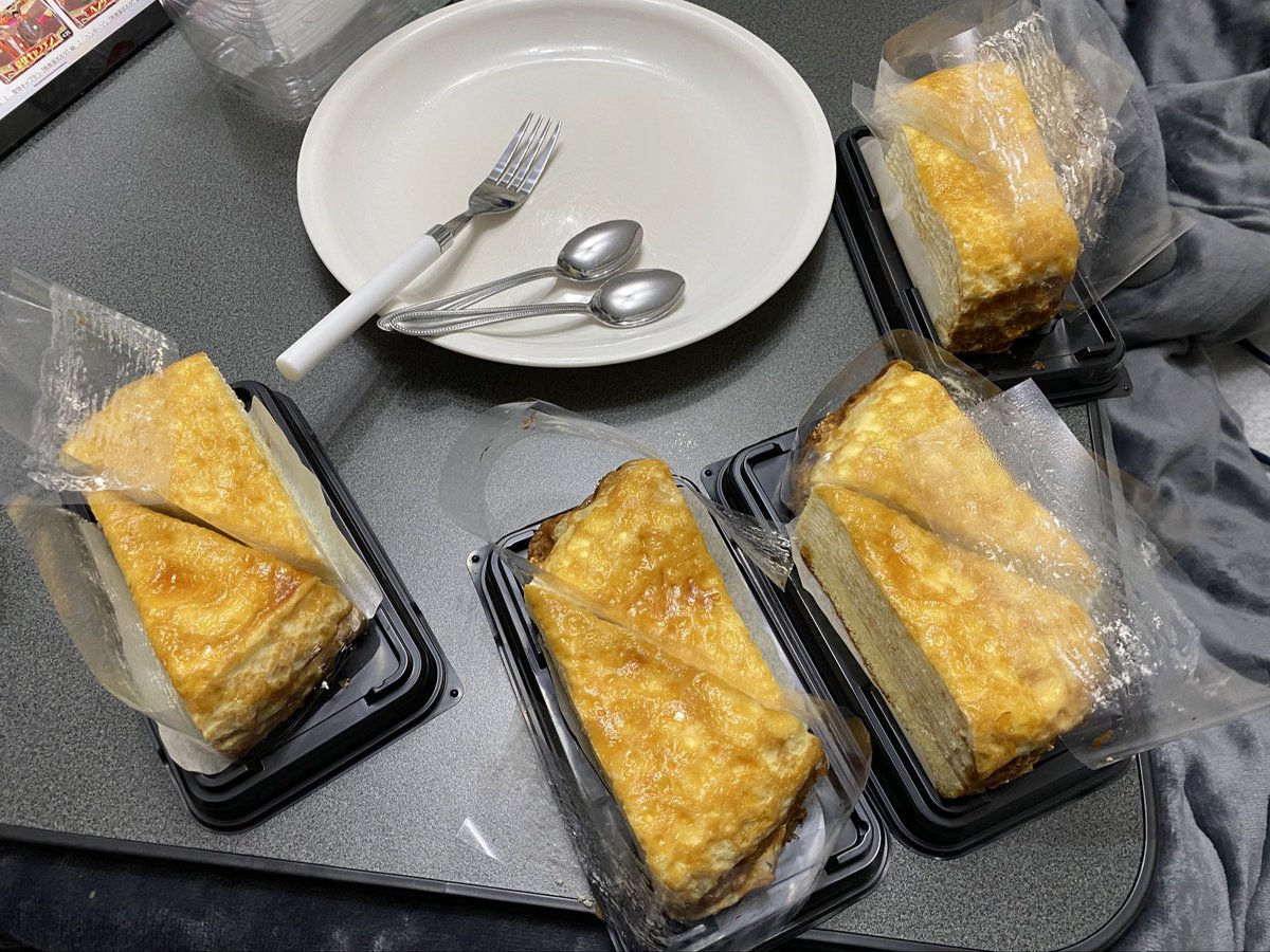 t0k1j1r0's tweet photo. 俺……バカだからよ……8つ合わせたら…ホールケーキができると思ったんだ…… https://t.co/N4cAt7oUW3