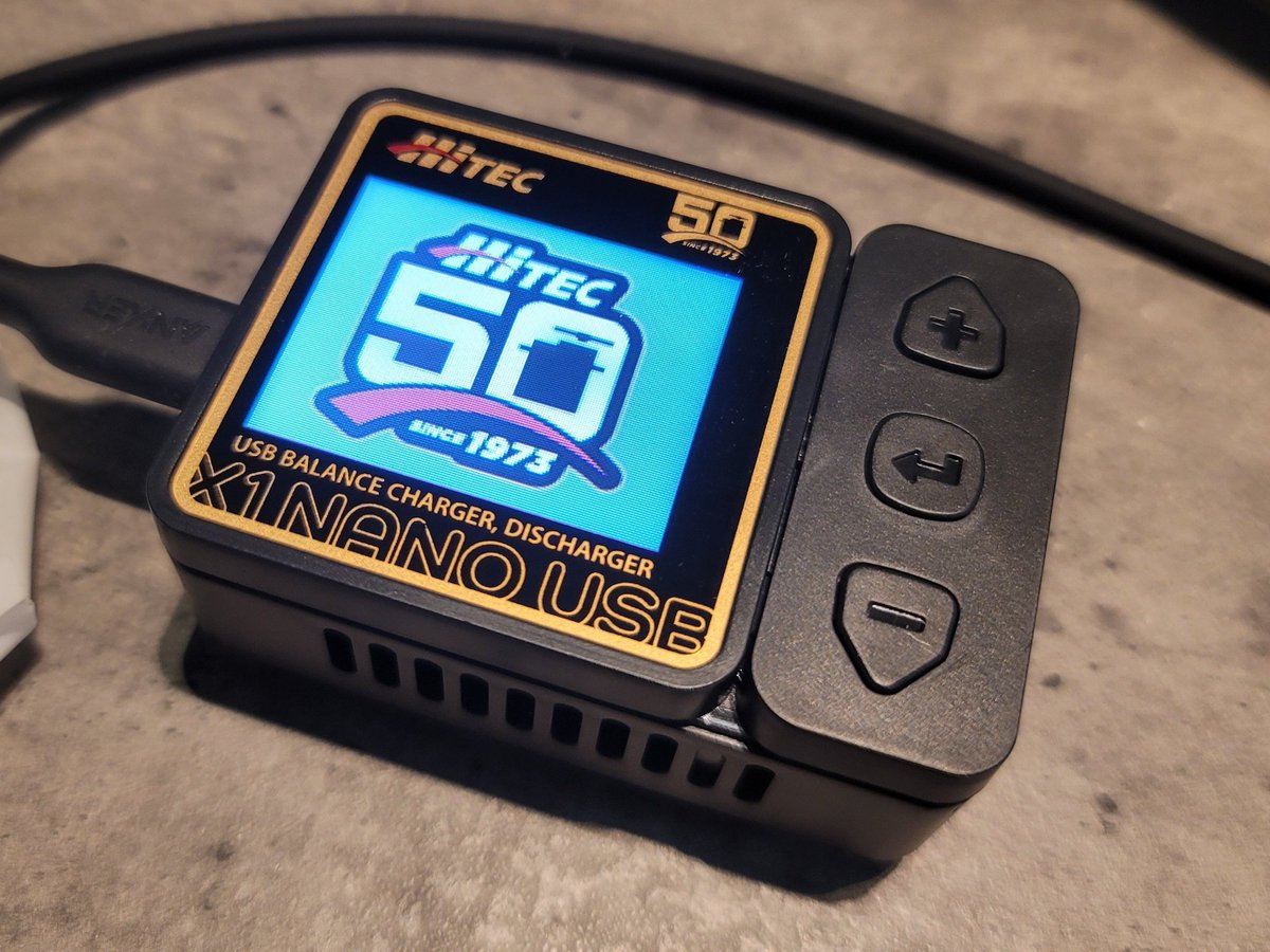 malezou's tweet image. 自分へのクリスマスプレゼント、X1 NANO USBが着弾しました😆こりゃちっちゃい‼️こないだ買ったAnkerの100W USB充電器も活躍できます👍車のシガーソケットからPD変換するソケットも持ってるので、ストレージしたバッテリーを移動中に充電したり、用途が広がります👍
#ハイテック
#HiTEC 
#X1_NANO_USB