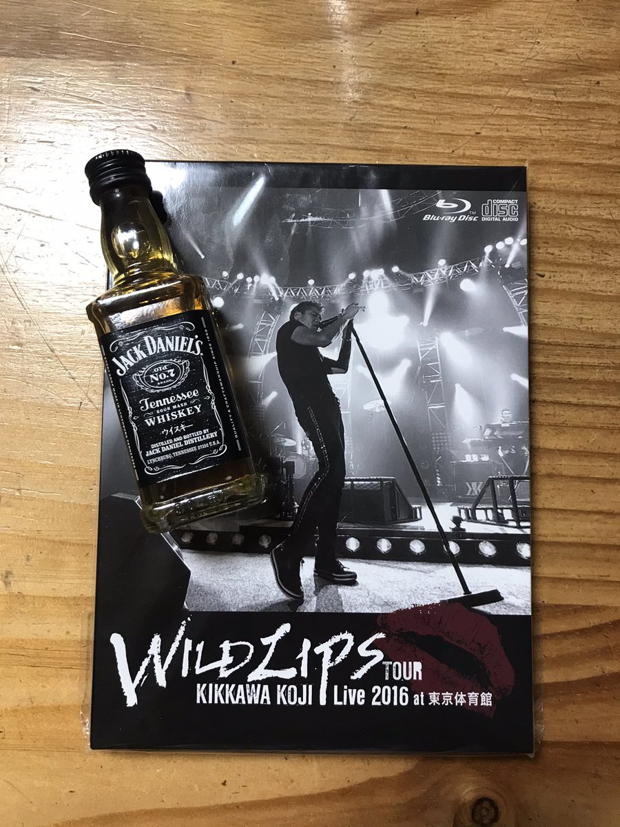 Yukiyukin4's tweet photo. お父さんにクリスマスプレゼント🎁もらった❣️嬉しい😊
 #吉川晃司  #wildLips  #ジャックダニエル https://t.co/0AL7zIgmpn